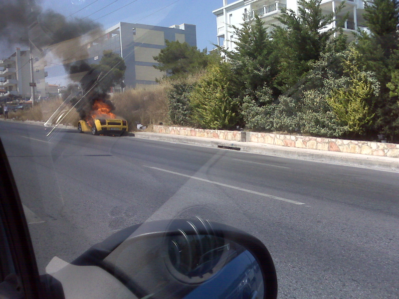 Illustration for article titled Lamborghini Gallardo Burns In Greece, Ignites Super Car Flame War